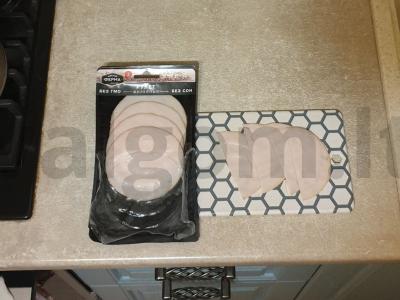 Kiaušiniuose kepti skrudinti duonos gabaliukai su mėsos ritinėliu Žingsnis 4