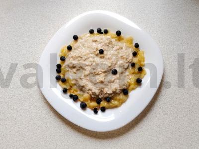 Bananų-avižų pusryčiai su obuoliu ir mėlynėmis pagrindine nuotrauka