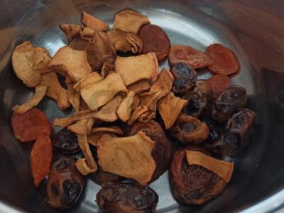 Džiovintų vaisių kompotas Žingsnis 1