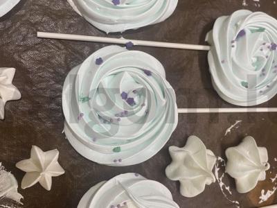 Beze ant pagaliuko su oro ryžiais pagrindine nuotrauka