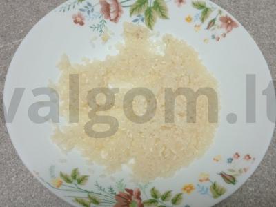 Pieninė ryžių košė su kokosų aliejumi, džiovintomis spanguolėmis, kiviais, graikiniais riešutais ir medumi Žingsnis 1