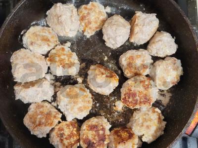 Farfalle su kotletais grietinėlės-tomato padaže Žingsnis 3