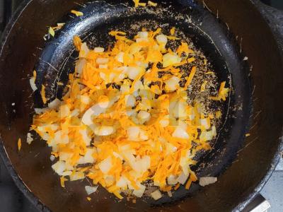 Farfalle su kotletais grietinėlės-tomato padaže Žingsnis 4