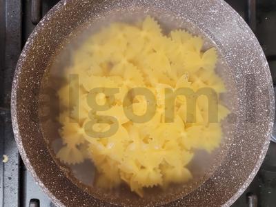 Farfalle su kotletais grietinėlės-tomato padaže Žingsnis 7