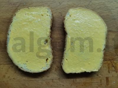 Užkandžių sumuštiniai su rūkytomis šoninėmis, ridikėliais ir svogūnais Žingsnis 2