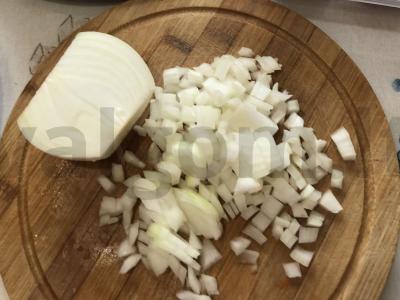 Kalakutienos kotletai, troškinti daržovėse Žingsnis 2