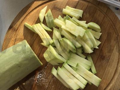 Kalakutienos kotletai, troškinti daržovėse Žingsnis 3