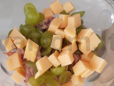 Salotos su vištienos krūtinėle ir vynuogėmis Žingsnis 3