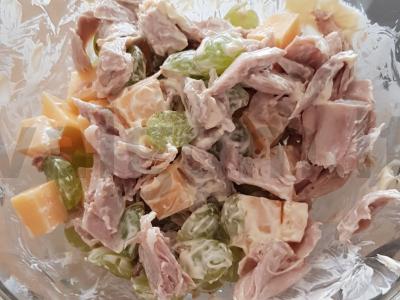 Salotos su vištienos krūtinėle ir vynuogėmis Žingsnis 4