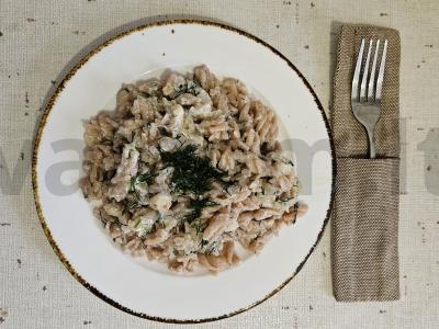 Makaronai su bekonu ir svogūnais pagrindine nuotrauka