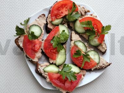 Švelnūs sumuštiniai su menkių ikrais ir daržovėmis Žingsnis 5