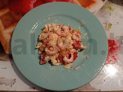 Salotas „Žuvelė“ su lašiša ir krevetėmis Žingsnis 7