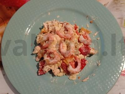 Salotas „Žuvelė“ su lašiša ir krevetėmis pagrindine nuotrauka