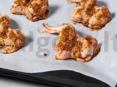 Vištienos sparneliai medaus-garstyčių padaže orkaitėje Žingsnis 3