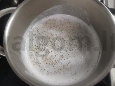 Sotūs grūdų košė su razinomis ir riešutais Žingsnis 1