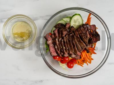 Jautienos salotos su agurkais ir žolelėmis Žingsnis 6