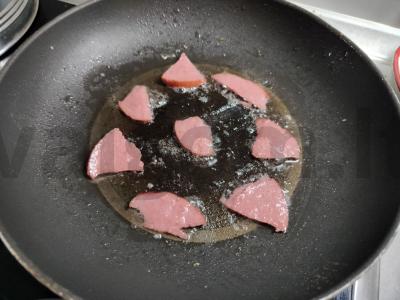 Kiaušinienė su kepta dešra ir sūriu Žingsnis 2