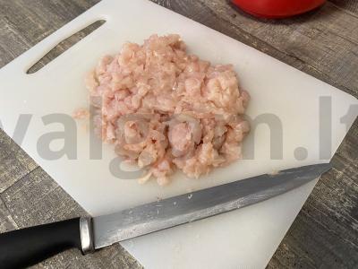 Česnakiniai vištienos kotletai be mėsmalės Žingsnis 1