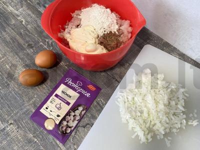 Česnakiniai vištienos kotletai be mėsmalės Žingsnis 3