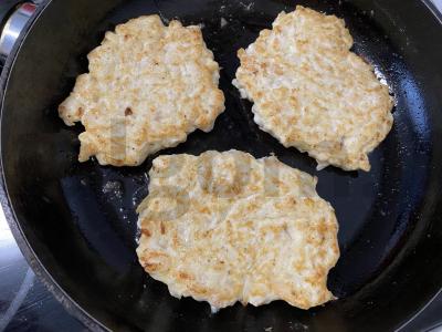 Česnakiniai vištienos kotletai be mėsmalės Žingsnis 5