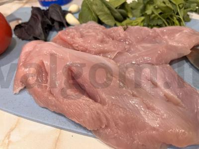 Kalakutienos krūtinėlės filė su baziliku ir špinatais Žingsnis 2