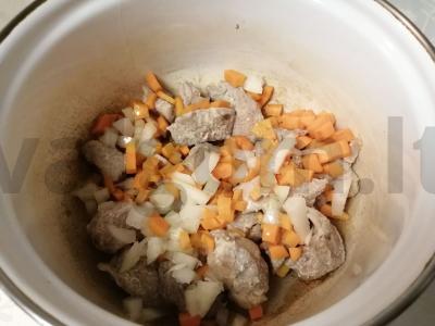 Lęšiai, troškinti su mėsa ir pomidorų pasta Žingsnis 4