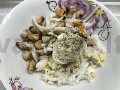 Salotos su kiaušiniu ir jūros gėrybėmis Žingsnis 3