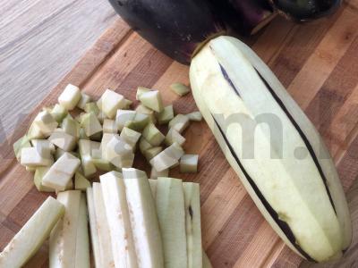 Baklažanų ikra su česnaku, pomidoru ir čili Žingsnis 1