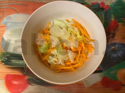 Salotas „Švec“ su vištiena, daržovėmis ir traškučiais Žingsnis 1