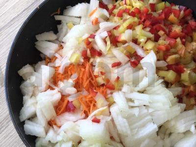 Baklažanų ikra su česnaku, pomidoru ir čili Žingsnis 3