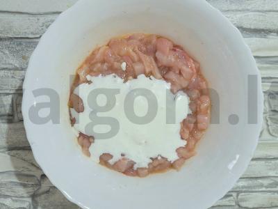 Vištienos kotletai-šalti blynai su acidofiliu Žingsnis 3