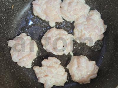 Vištienos kotletai-šalti blynai su acidofiliu Žingsnis 5