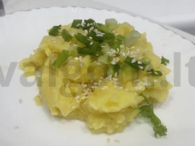 Sukrėsta bulvė „Rebrinka“ pagrindine nuotrauka