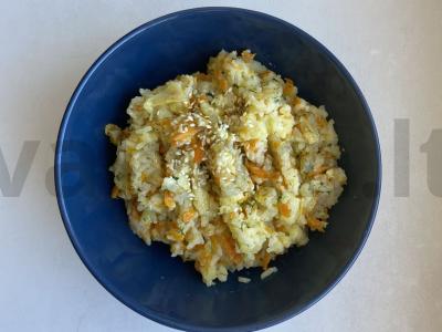 Basmati ryžių sūrio košė su apkepu ir žolelėmis pagrindine nuotrauka