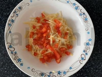 Čeburekai su mineraliniu vandeniu, sūriu ir pipirais Žingsnis 4