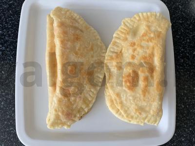 Čeburekai su mineraliniu vandeniu, sūriu ir pipirais Žingsnis 8