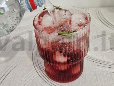 Vyšnių limonadas su sultimis Žingsnis 2