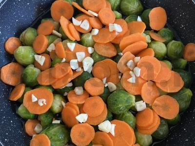 Briuselio kopūstai su česnaku ir juodaisiais pipirais Žingsnis 3