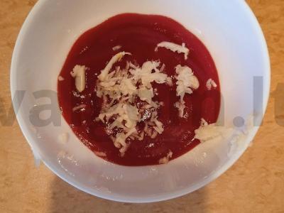 Pica su dešrelėmis ir pomidorais ant tortilijos Žingsnis 1