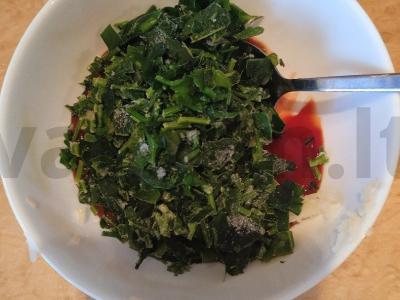 Pica su dešrelėmis ir pomidorais ant tortilijos Žingsnis 2