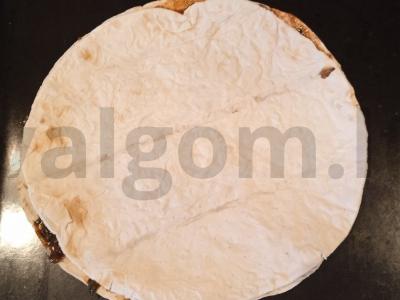 Pica su dešrelėmis ir pomidorais ant tortilijos Žingsnis 5