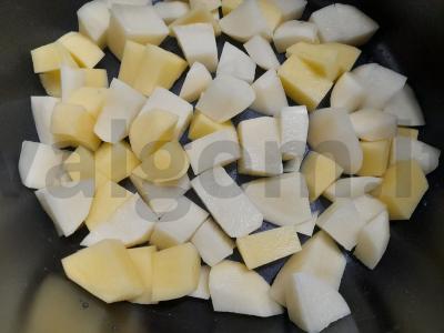 Troškinta bulvė su jautienos kepenimis lėtoje viryklėje Žingsnis 4