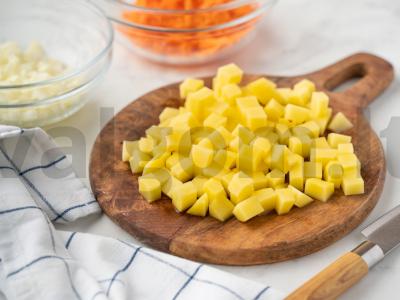 Sriuba su bulvėmis ir lydytu sūriu Žingsnis 1