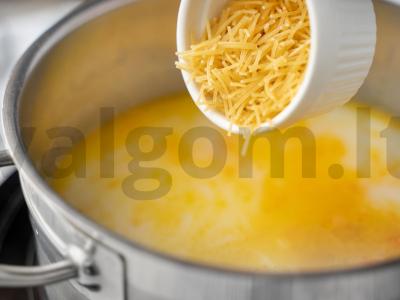 Sriuba su bulvėmis ir lydytu sūriu Žingsnis 4