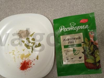 Prieskoniuose keptos kiaulienos skruostai Žingsnis 1