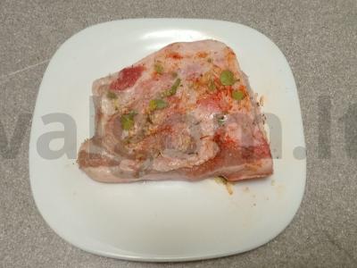 Prieskoniuose keptos kiaulienos skruostai Žingsnis 2