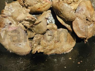 Sluoksniuotas salotas su vištienos kepenėlėmis Žingsnis 1