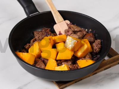 Moliūgas su vištienos kepenėlėmis Žingsnis 5