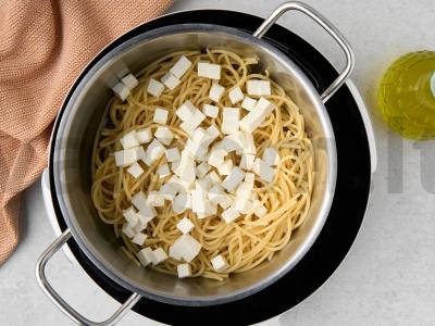 Spagečiai su feta ir pomidorais Žingsnis 2