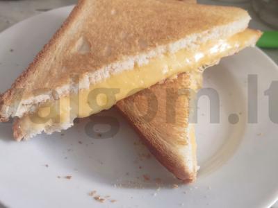 Sūrio sumuštinis keptuvėje pagrindine nuotrauka